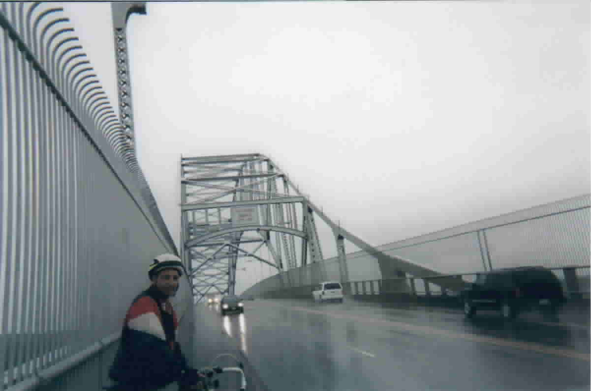 bridge.jpg (32673 bytes)