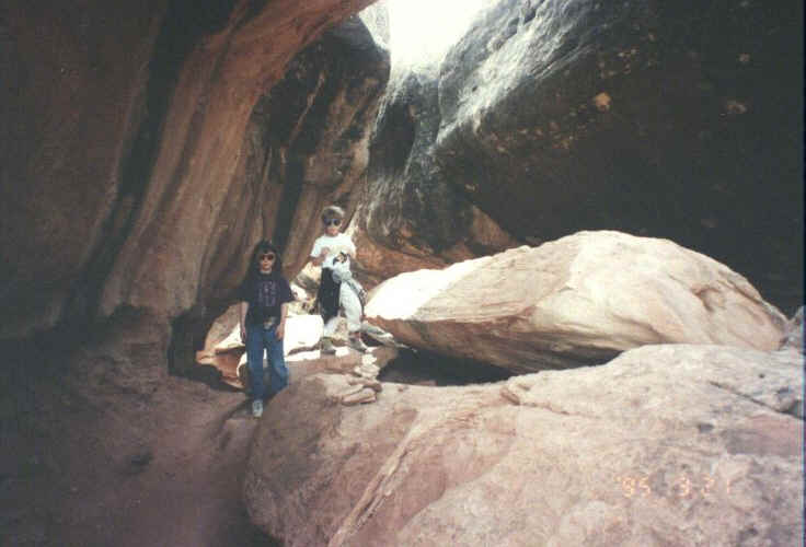TaylorandErikaCanyonLands1995_2.JPG (30902 bytes)