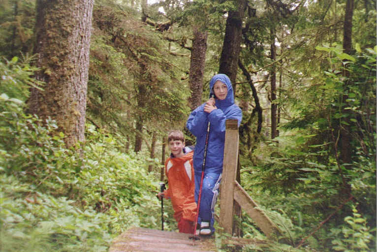 TaylorandErikaInRainForest_PacificRimNatlPark.JPG (67332 bytes)