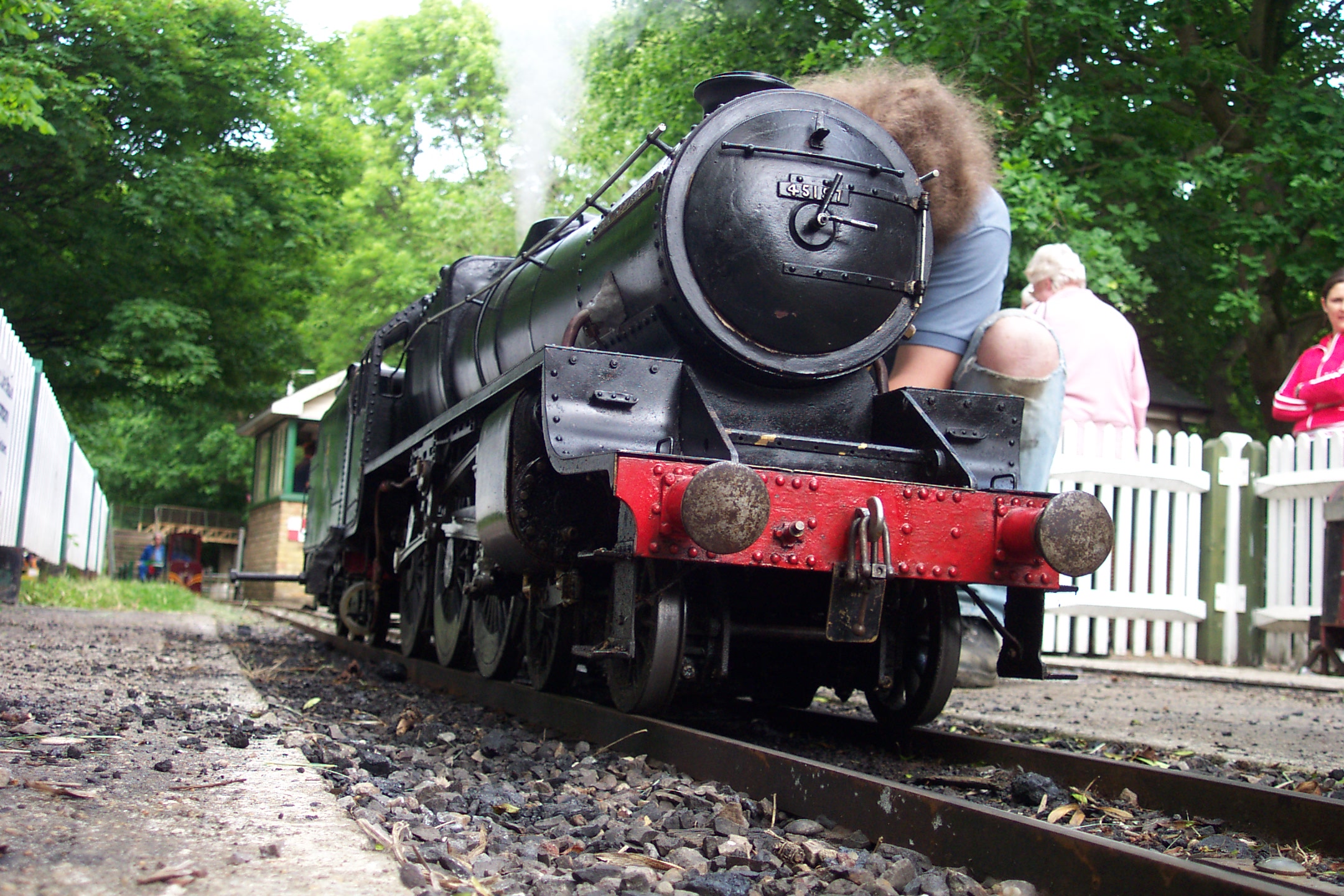 7 1/4" Black 5 45157 recieves an oil-round by her builder John Hampshire in Willowbank Station