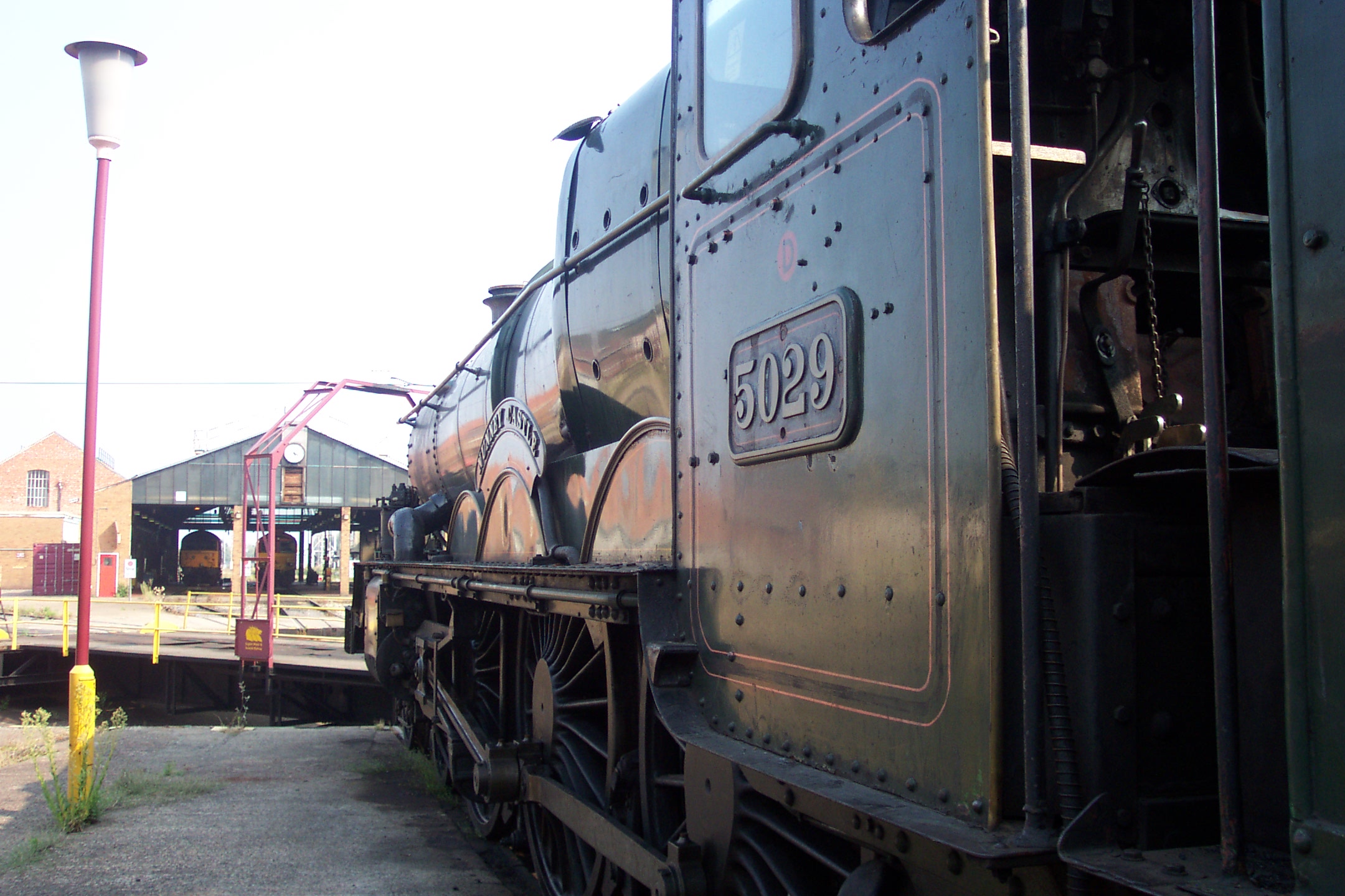 5029 Nunney Castle over sees action in the Running Shed of&nbsp; Old Oak Common