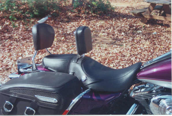 Motorcycle_Stuff/Motorcycle_Driver_Backrest/Harley/RoadKingSplitSeat.jpg
