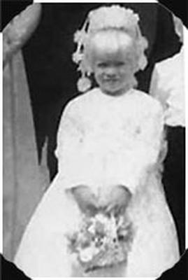 Letitia as a bridesmaid when she was only 2 or 3 years old! Awww! 