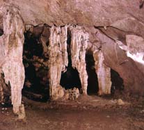 Uno de los salones en las Grutas de Juxtlahuaca