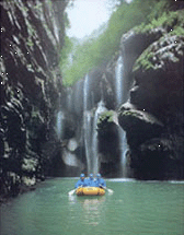 Rafting through the La Venta river's canyon, Chiapas