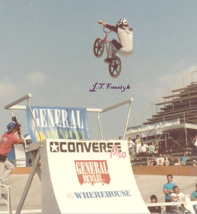 1987 AFA contest, Mike Dominguez fakie air...yes it's a fakie!!