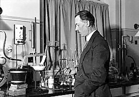 Johannes Nicolaus Brønsted in his laboratory - Source:  http://www.chemicalkim.com/course_information/Notes/unit_p_files/image011.jpg