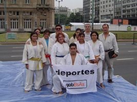 Organizado por el G.C.B.A. conmemoraci�n del D�a de los derechos de la Mujer 7/3/2004