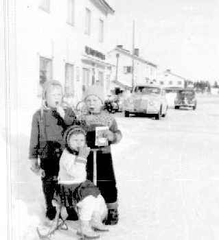 Jukka, tapani ja Taina 1959