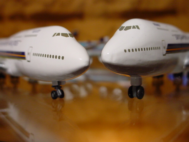 Singapore Airlines Front Gear