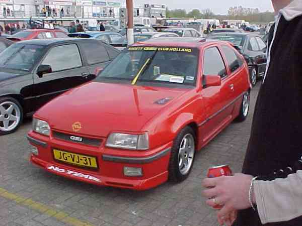 kadett_gsi2001_ref_holland_002.jpg (24794 bytes)