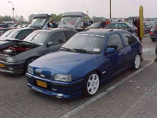 kadett_gsi2001_ref_holland_004.jpg (22885 bytes)