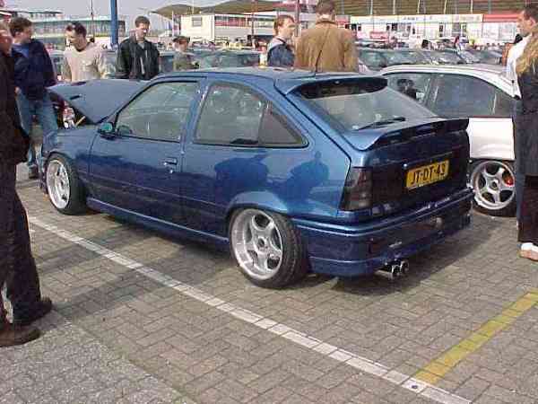 kadett_gsi2001_ref_holland_006.jpg (30771 bytes)