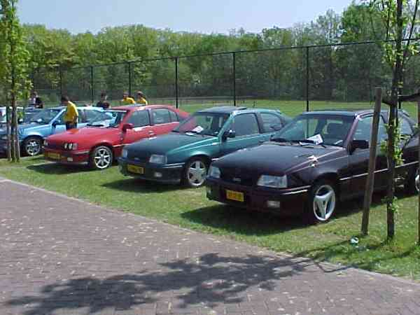kadett_gsi2001_ref_holland_007.jpg (27124 bytes)