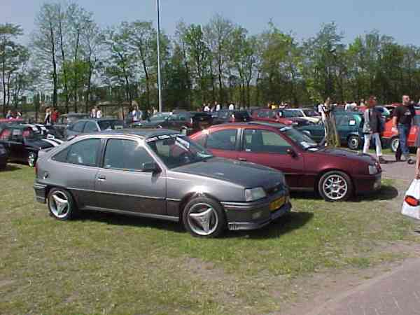 kadett_gsi2001_ref_holland_009.jpg (28433 bytes)