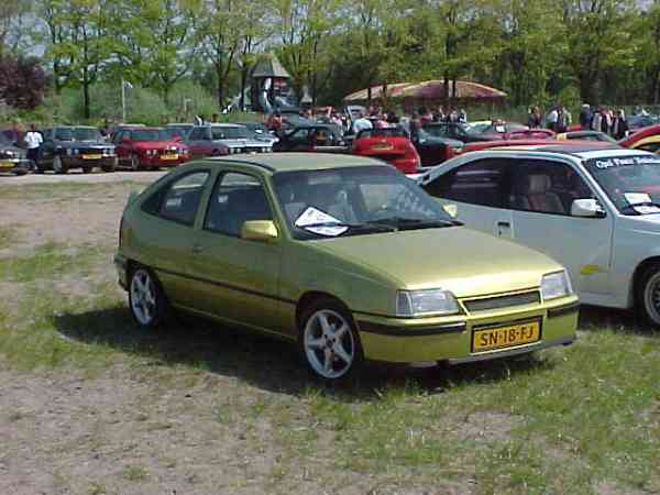 kadett_gsi2001_ref_holland_010.jpg (28713 bytes)