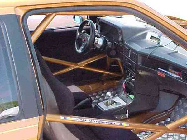 kadett_gsi2001_ref_holland_011.jpg (24856 bytes)