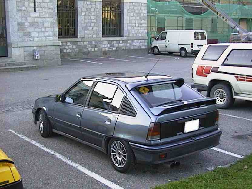 kadett_gsi_4portas_01.jpg (43871 bytes)