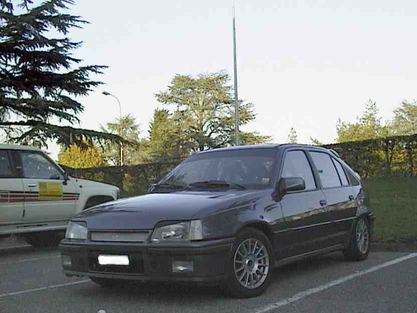 kadett_gsi_4portas_04.jpg (35014 bytes)