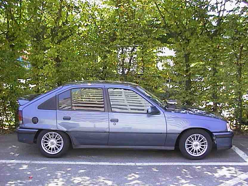 kadett_gsi_4portas_05.jpg (66718 bytes)