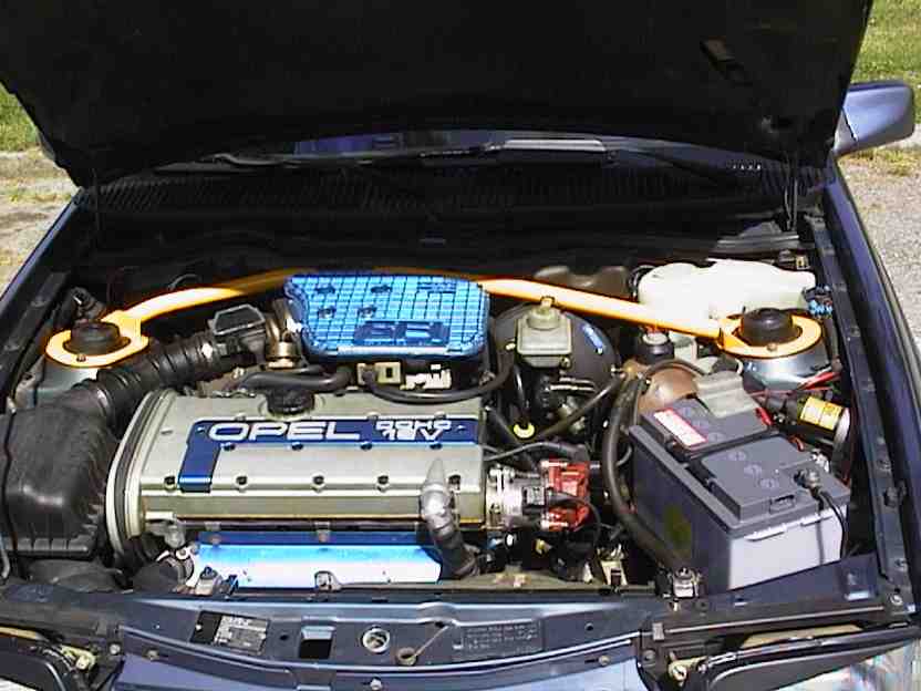kadett_gsi_4portas_07.jpg (42797 bytes)