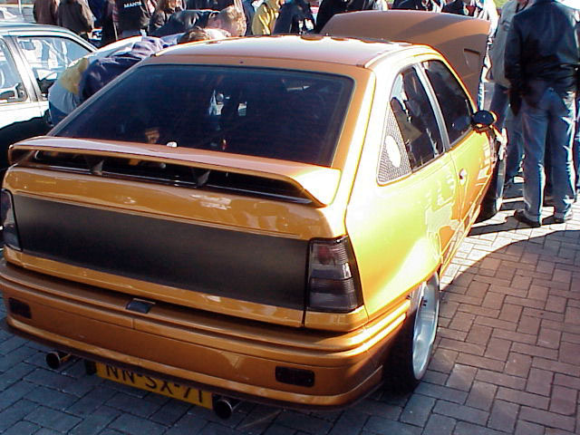 kadett_gsi_dorado_ref02_01.jpg (100669 bytes)