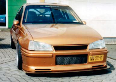 kadett_gsi_dorado_ref02_03.jpg (32554 bytes)