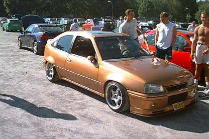kadett_gsi_dourado_ref04_04.jpg (23288 bytes)