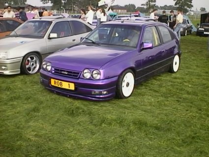 kadett_gsi_lilas_ref04_01.jpg (38536 bytes)