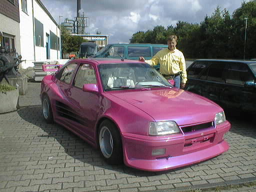 kadett_gsi_pink_ref04_07.jpg (39079 bytes)