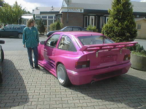kadett_gsi_pink_ref04_08.jpg (42348 bytes)