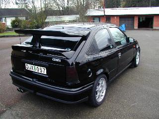 kadett_gsi_preto_ref03_02.jpg (20376 bytes)