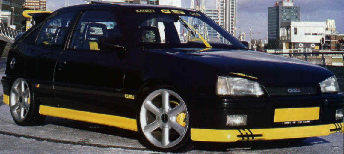 kadett_gsi_pretoamarelo_ref04_03.jpg (61928 bytes)