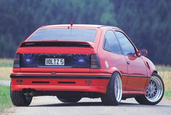 kadett_red_02.jpg (17400 bytes)