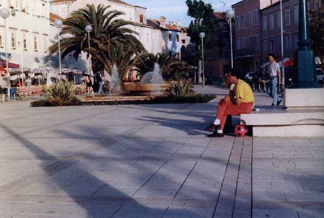 Platz mit Brunnen