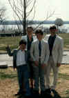 family.JPG (33828 bytes)