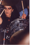 L7_dee_2.jpg (200096 bytes)