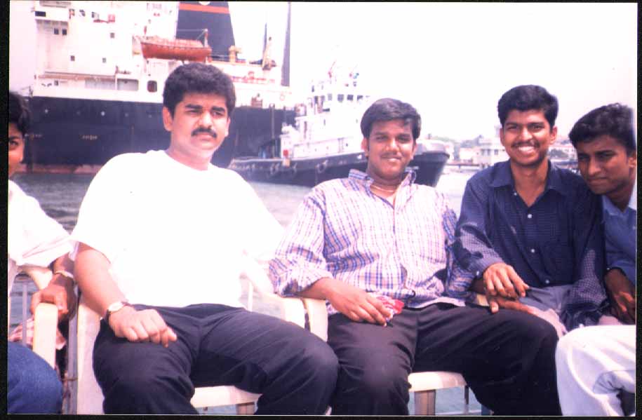 Tour-Theni