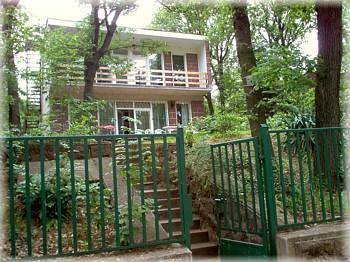 H&aacute;z, Haus, Cottage