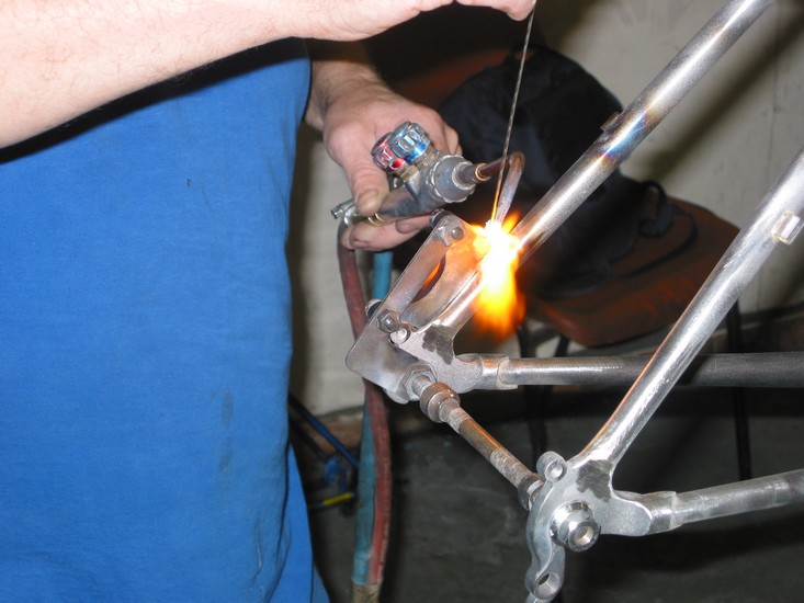 12_Fitting_rear_disc_mount_2 (click for next)