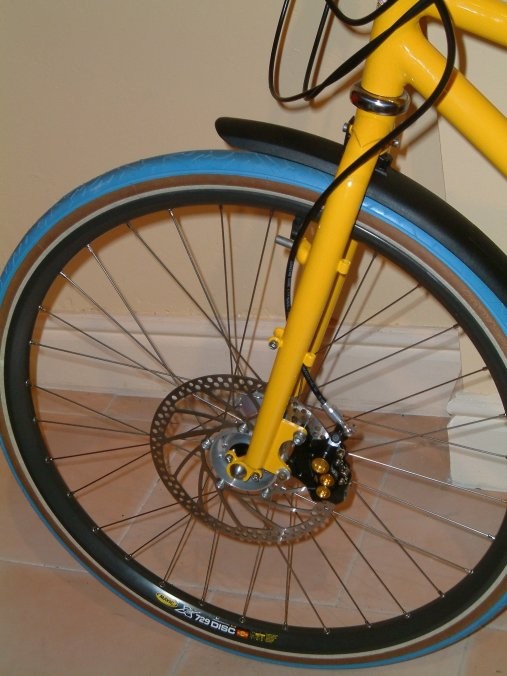 a few weeks later and the tandem is ready for good, with a new fork and a new BB shell ... (click for next)