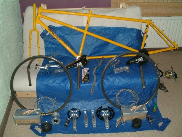 All the parts ready apart from the spokes, eventually got them from Germany on Christmas eve (click for next)