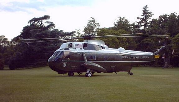 Click to see Marine One landing June 2, 2004