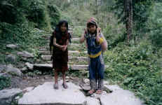 I met these very colour co-ordinated nepalese kids on the way to Tirkhedhunga (1540m)
