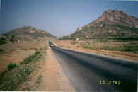 pix/bangalore_road.jpg (74880 bytes)