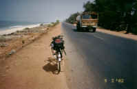 pix/gokarna_coastal_road.jpg (65936 bytes)