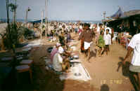 pix/gokarna_town_beach.jpg (88461 bytes)
