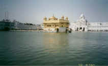 pix/golden_temple.jpg (49727 bytes)