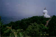 pix/pokhara_peace_pogoda.jpg (59337 bytes)