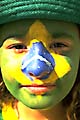 Brasilianisches Kind mit Gesicht malte